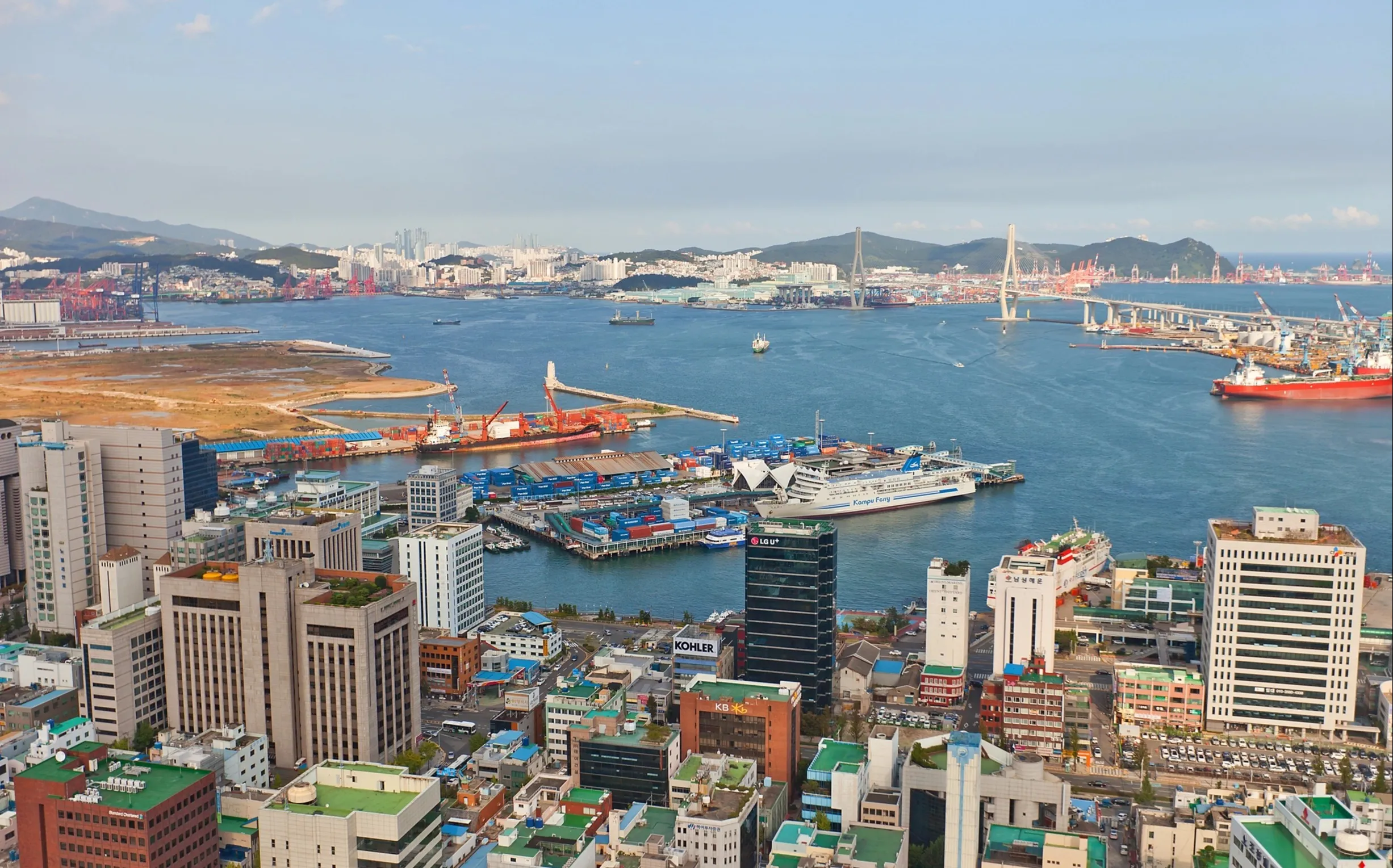 《2025年度中国港口经济发展报告》在第四届天津国际航运产业博览会发布