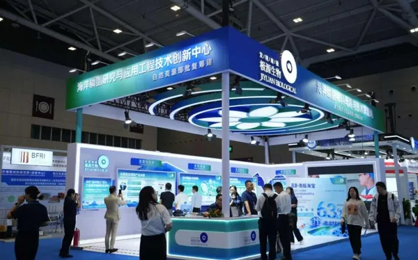 海洋磷脂研究与应用工程技术创新中心首秀海博会， 极源生物展示南极磷虾全链条成果